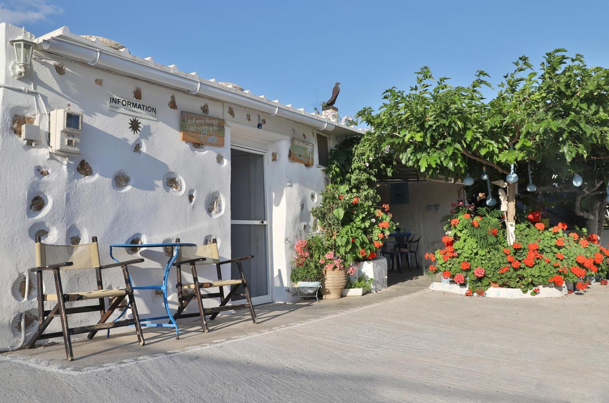 Helios Studios & Apartments Makrýgialos Dış mekan fotoğraf