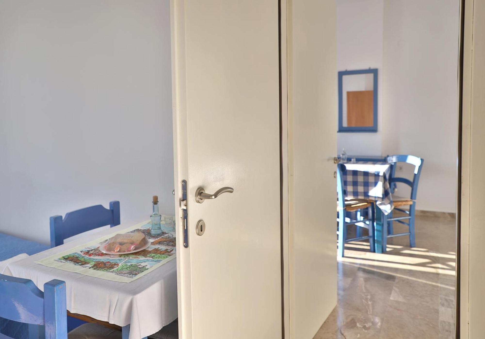 Helios Studios & Apartments Makrýgialos Dış mekan fotoğraf
