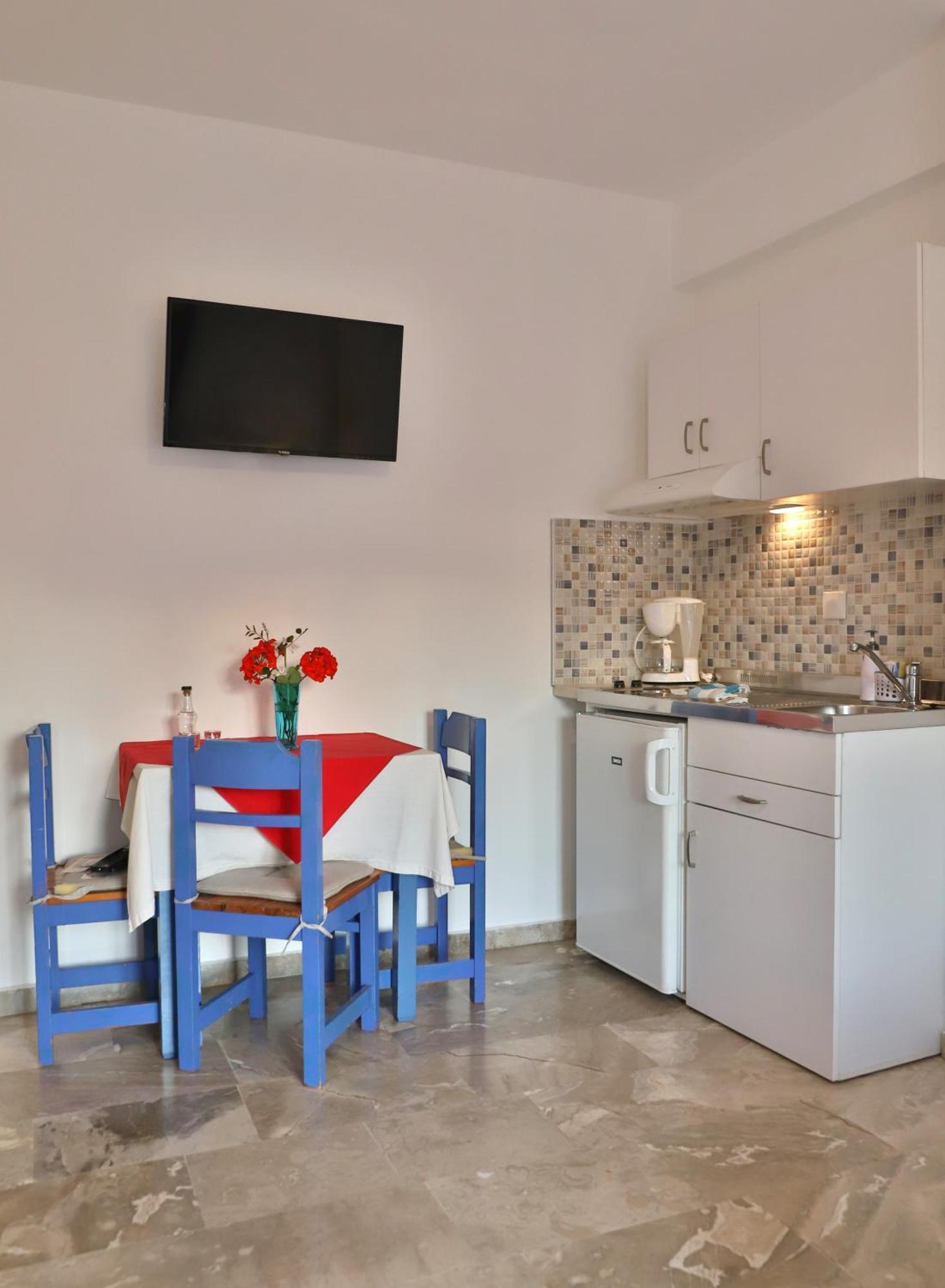 Helios Studios & Apartments Makrýgialos Dış mekan fotoğraf