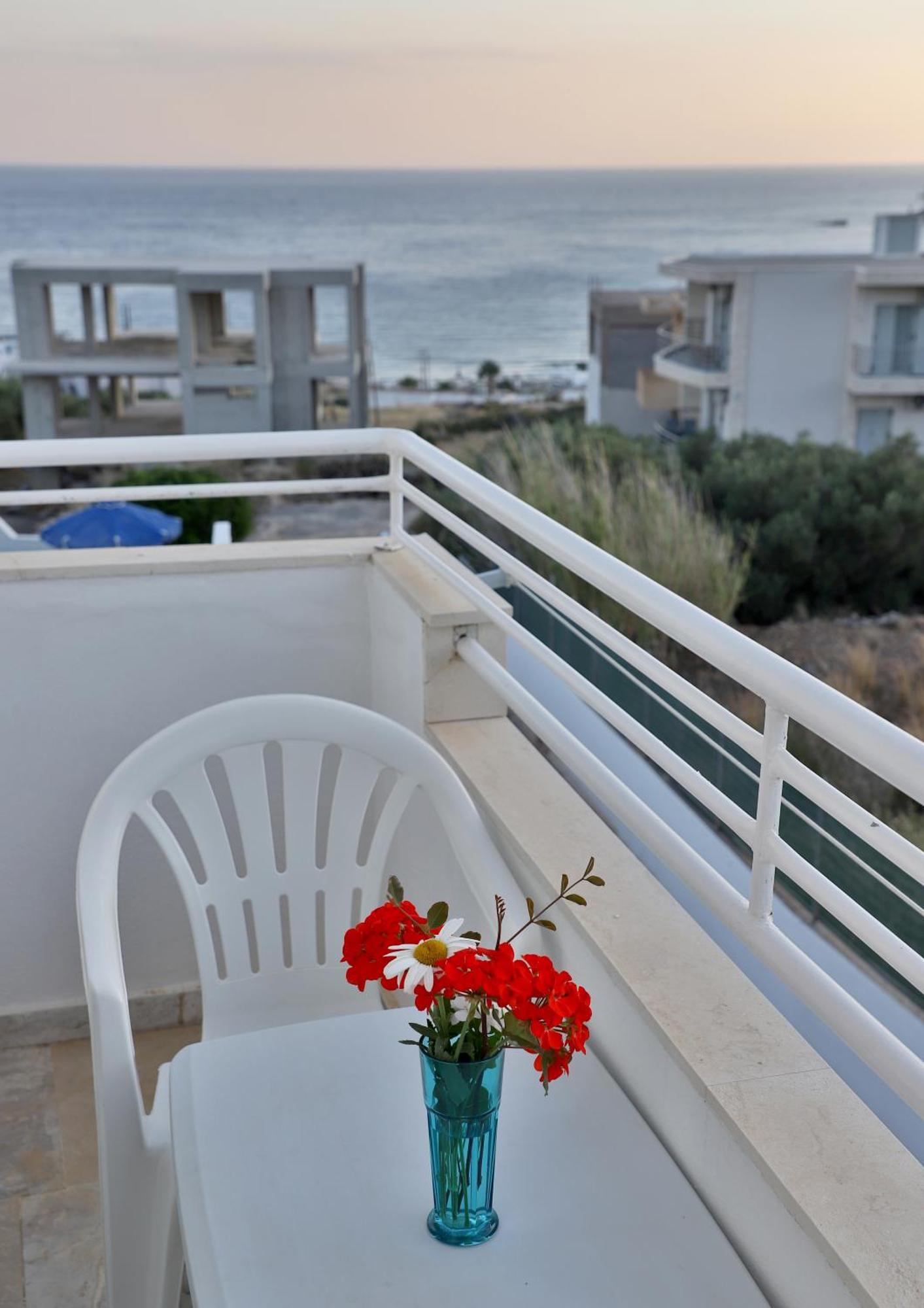 Helios Studios & Apartments Makrýgialos Dış mekan fotoğraf